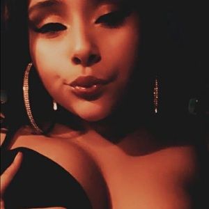 Meet your Posher, Stella